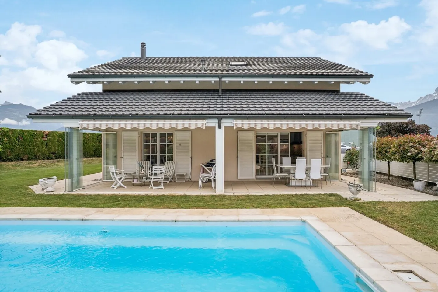 Casa indipendente con terrazza e piscina - Foto 2 di 13