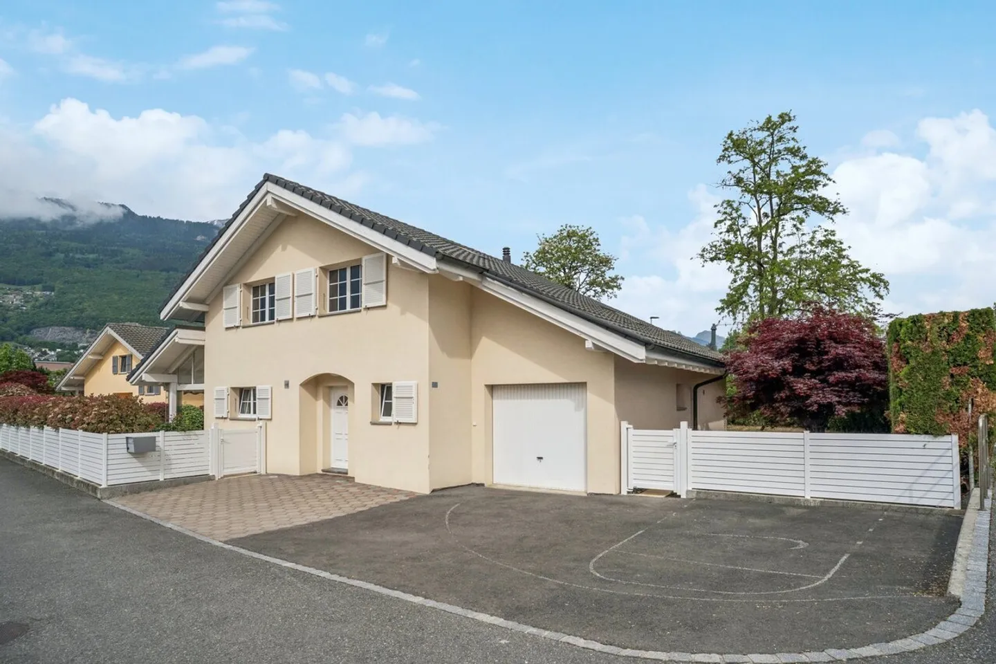 Casa indipendente con terrazza e piscina - Foto 1 di 13