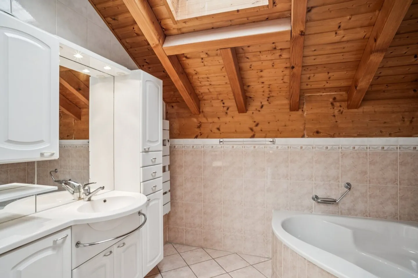 Casa indipendente con terrazza e piscina - Foto 9 di 13