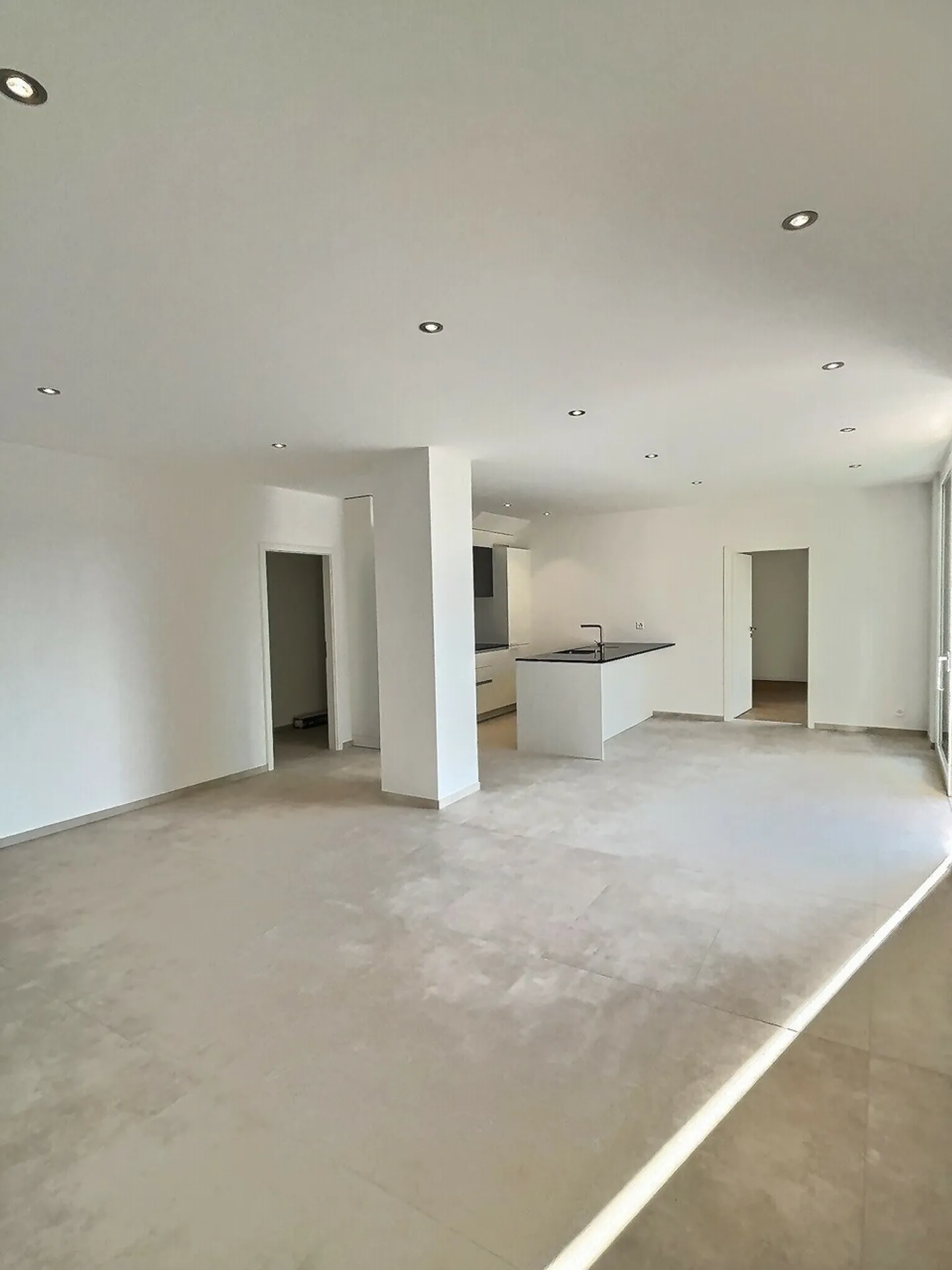 24 29 Magnifico appartamento di 4.5 stanze al piano terra - Grande terrazza - Foto 15 di 16