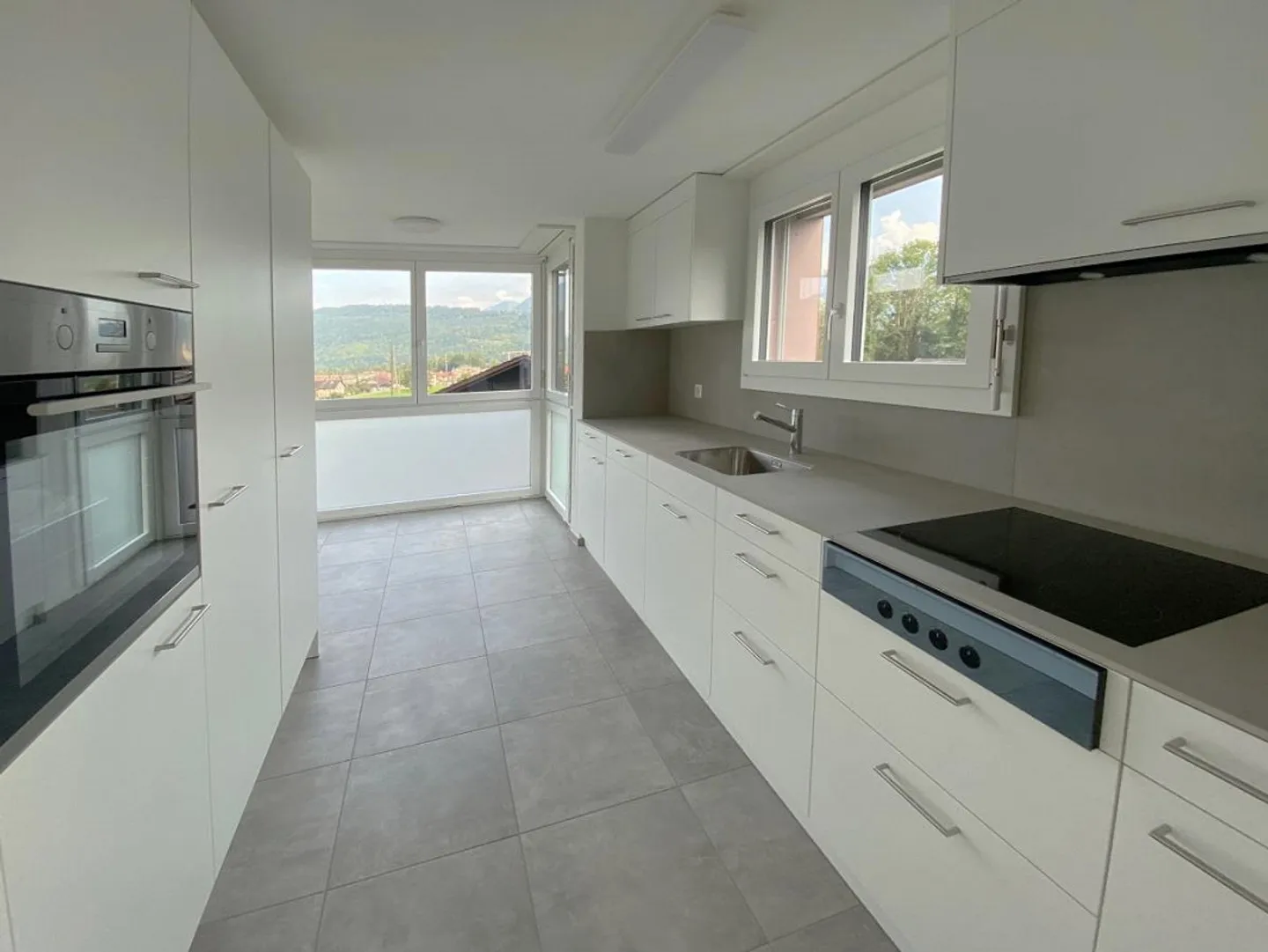 4.5 room apartment with balcony and lake view - Photo 2 of 8