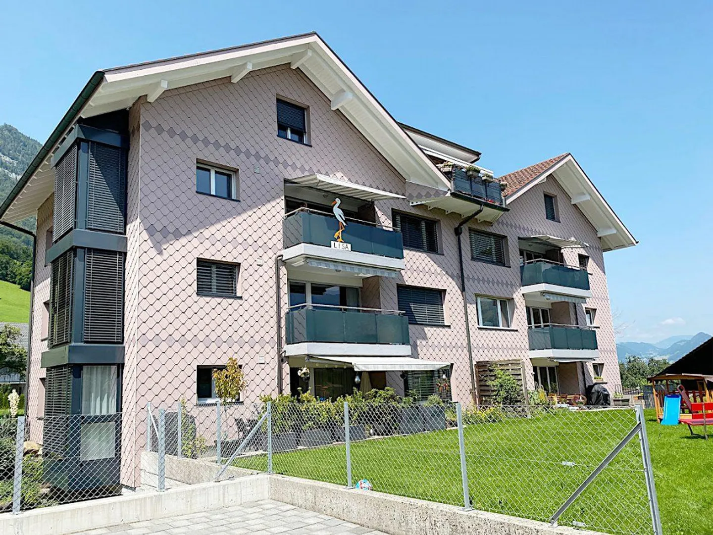 4.5 room apartment with balcony and lake view - Photo 1 of 8