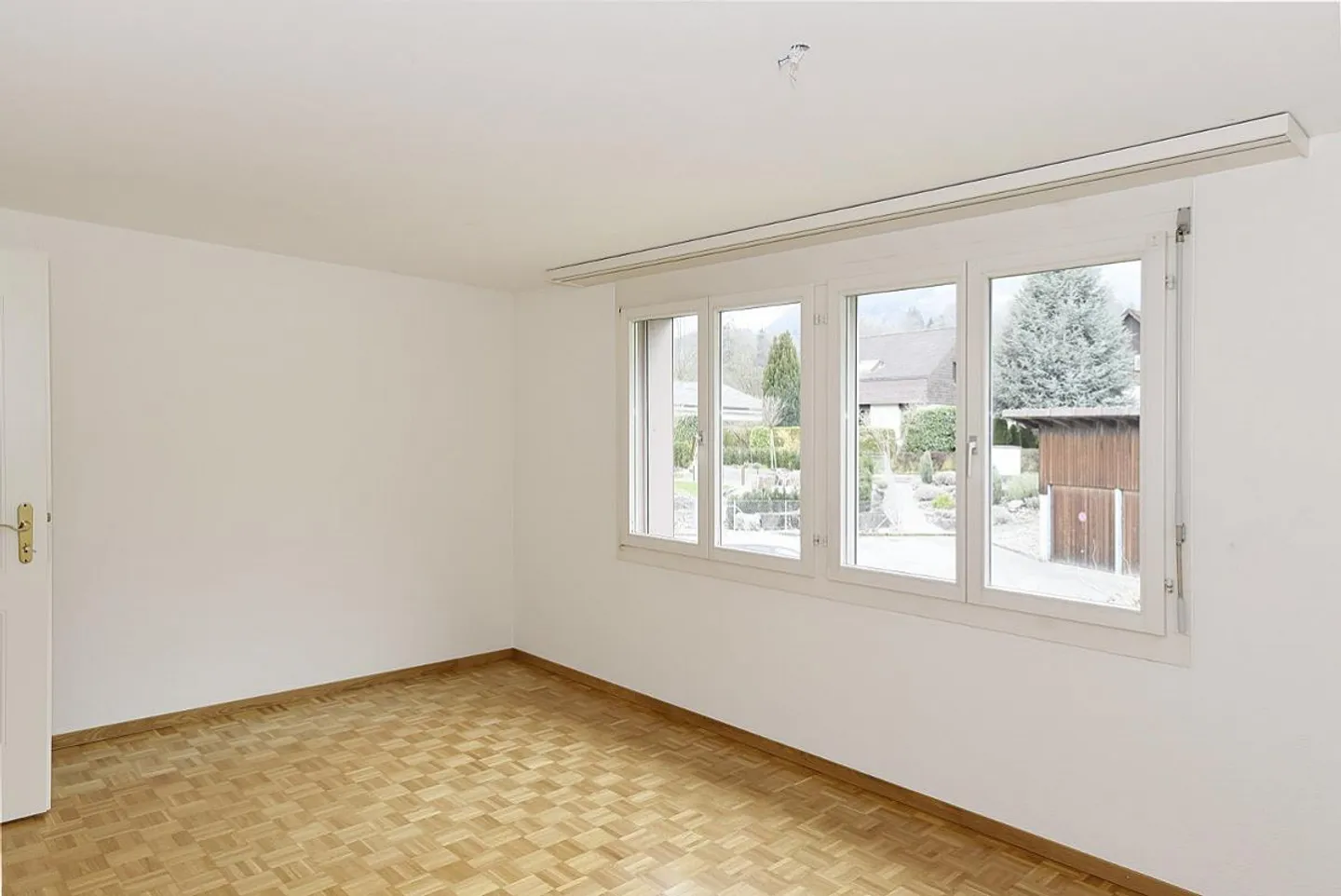 4.5 room apartment with balcony and lake view - Photo 7 of 8