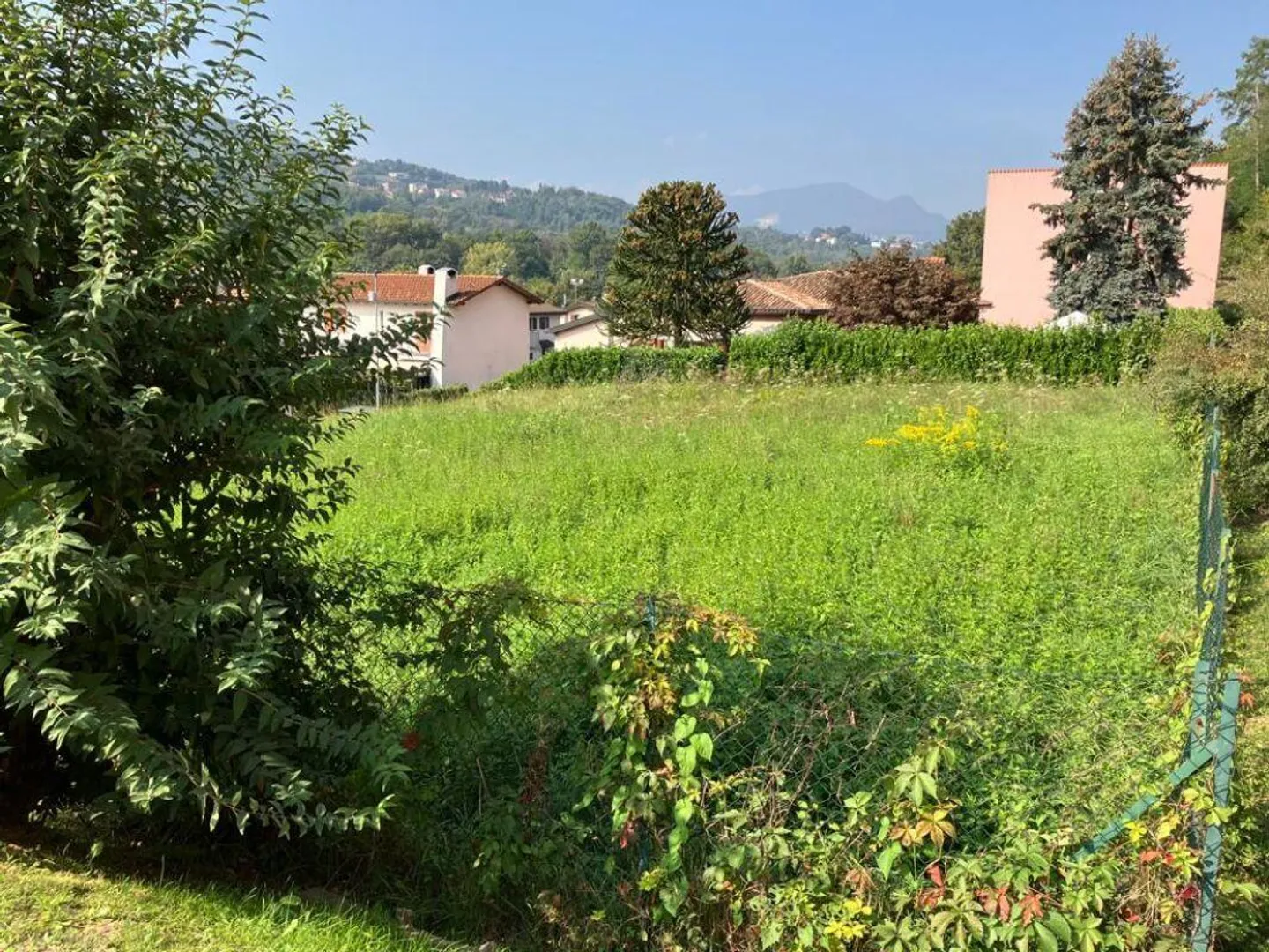 Bebaubares Grundstück von 750 qm in sonniger Lage mit Aussicht... - Foto 2 von 3