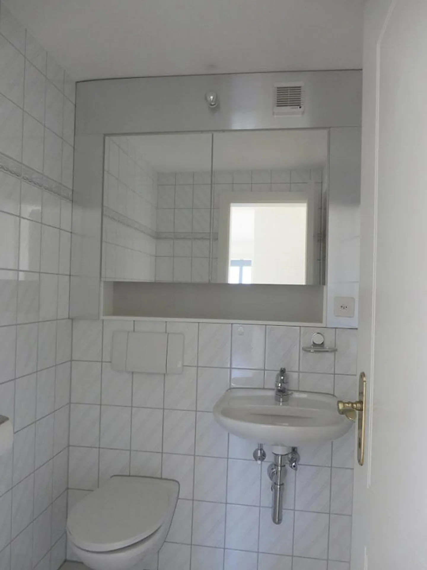4.5 room apartment with balcony and lake view - Photo 8 of 8
