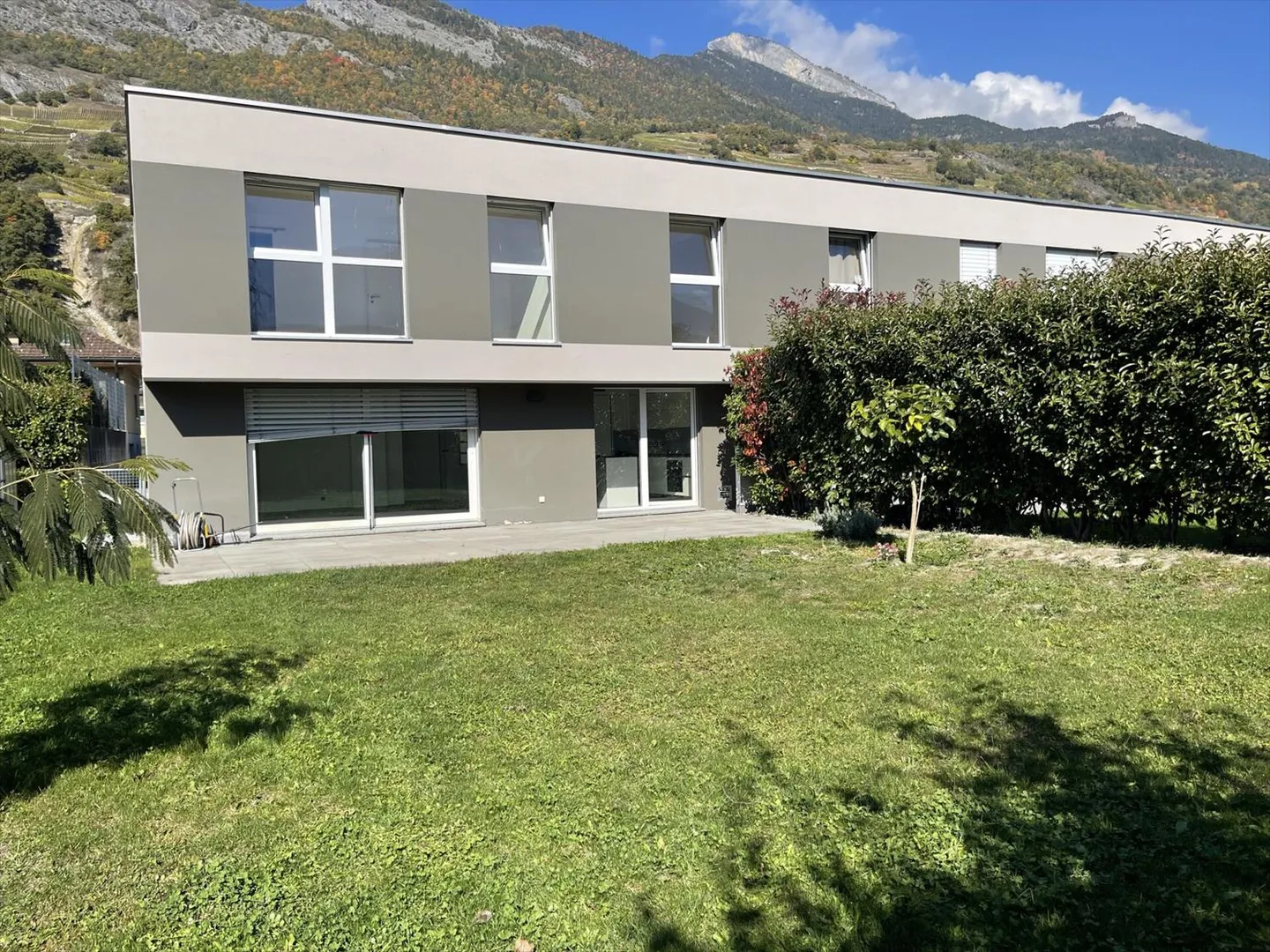 Adjacent Villa with 5 Rooms in Vétroz - Photo 1 of 13