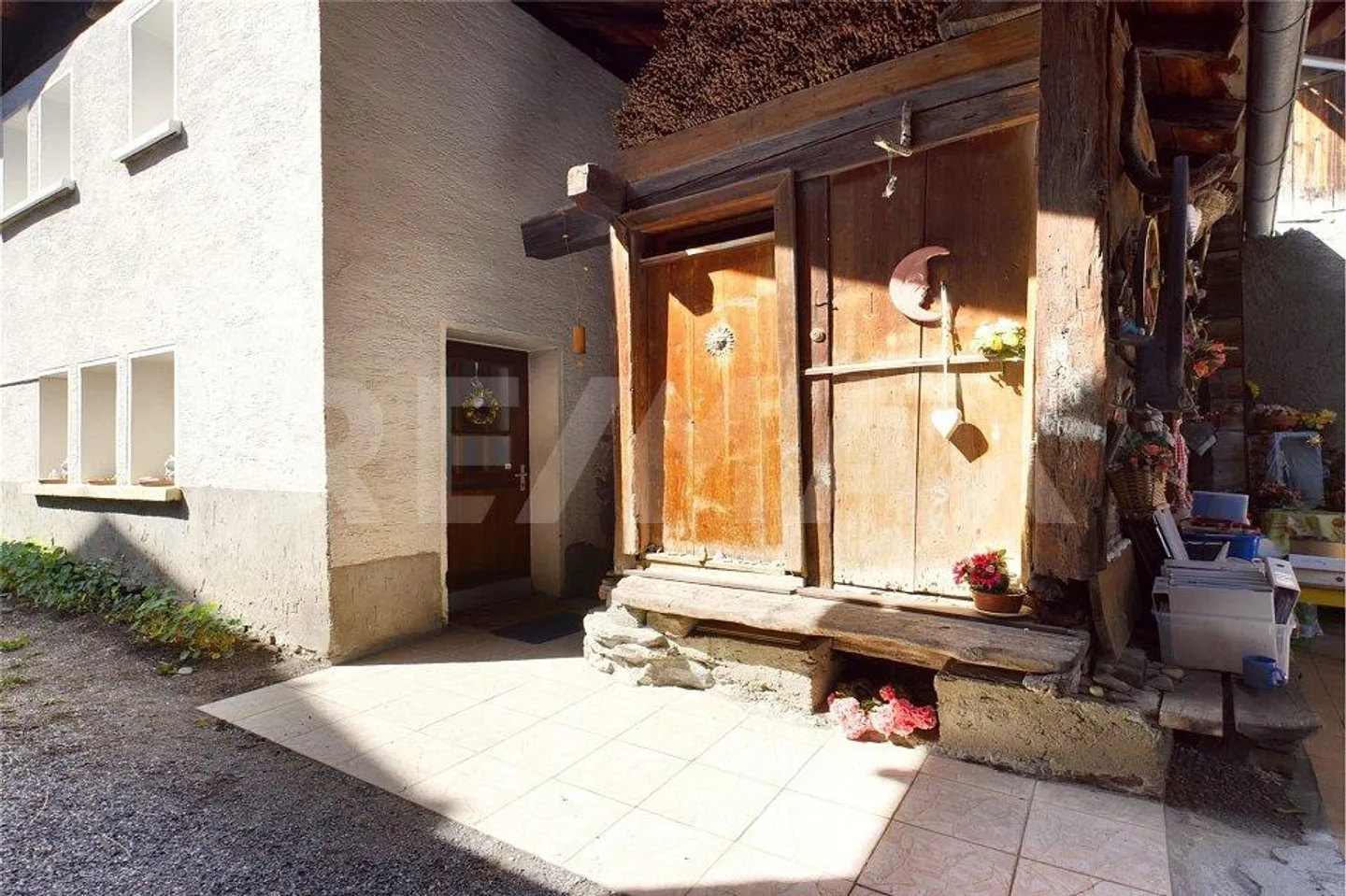 Vecchia casa con 2 appartamenti nel centro del villaggio - Foto 8 di 13