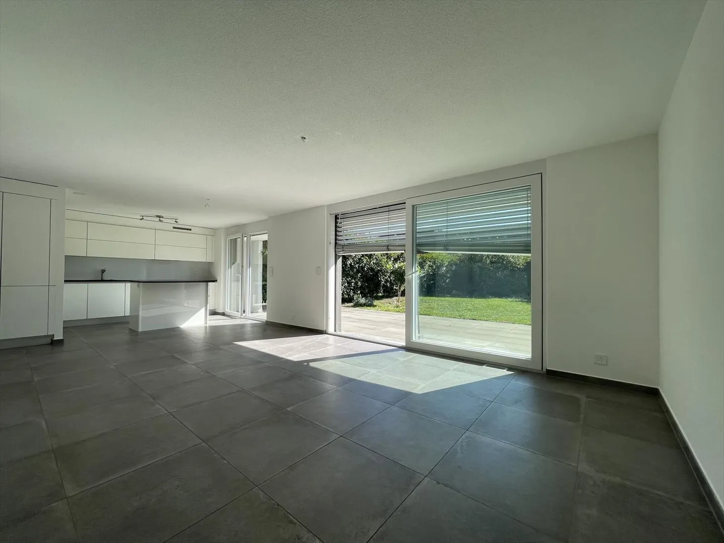 Adjacent Villa with 5 Rooms in Vétroz - Photo 3 of 13
