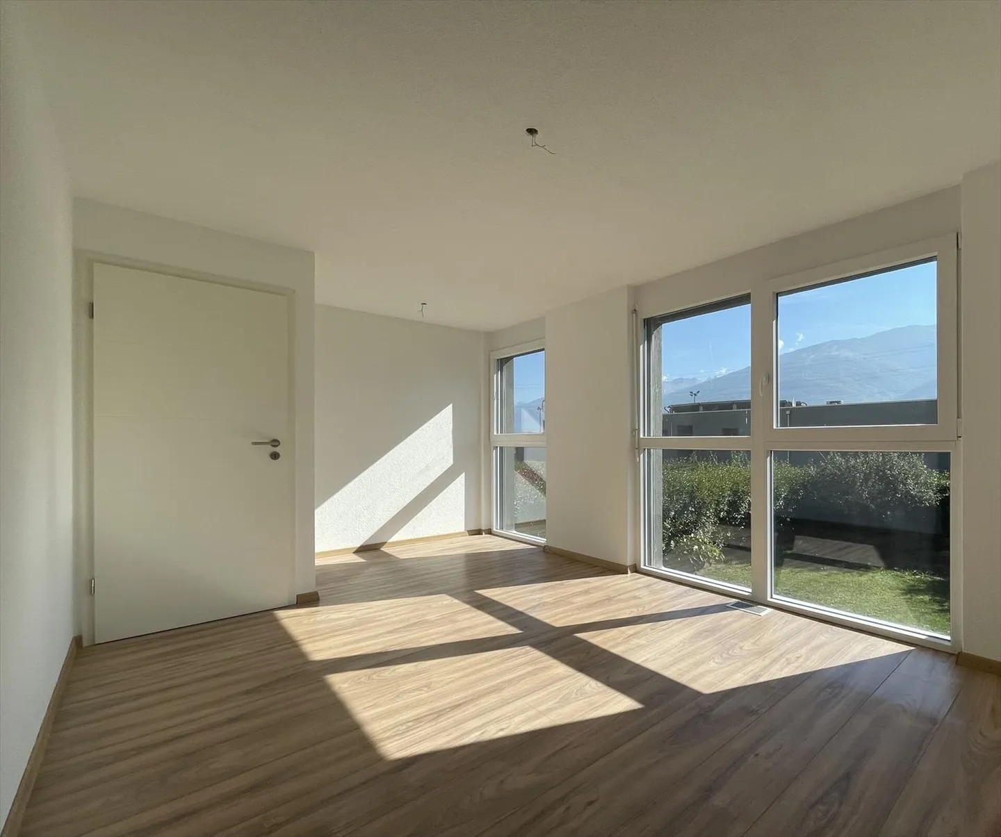 Adjacent Villa with 5 Rooms in Vétroz - Photo 7 of 13