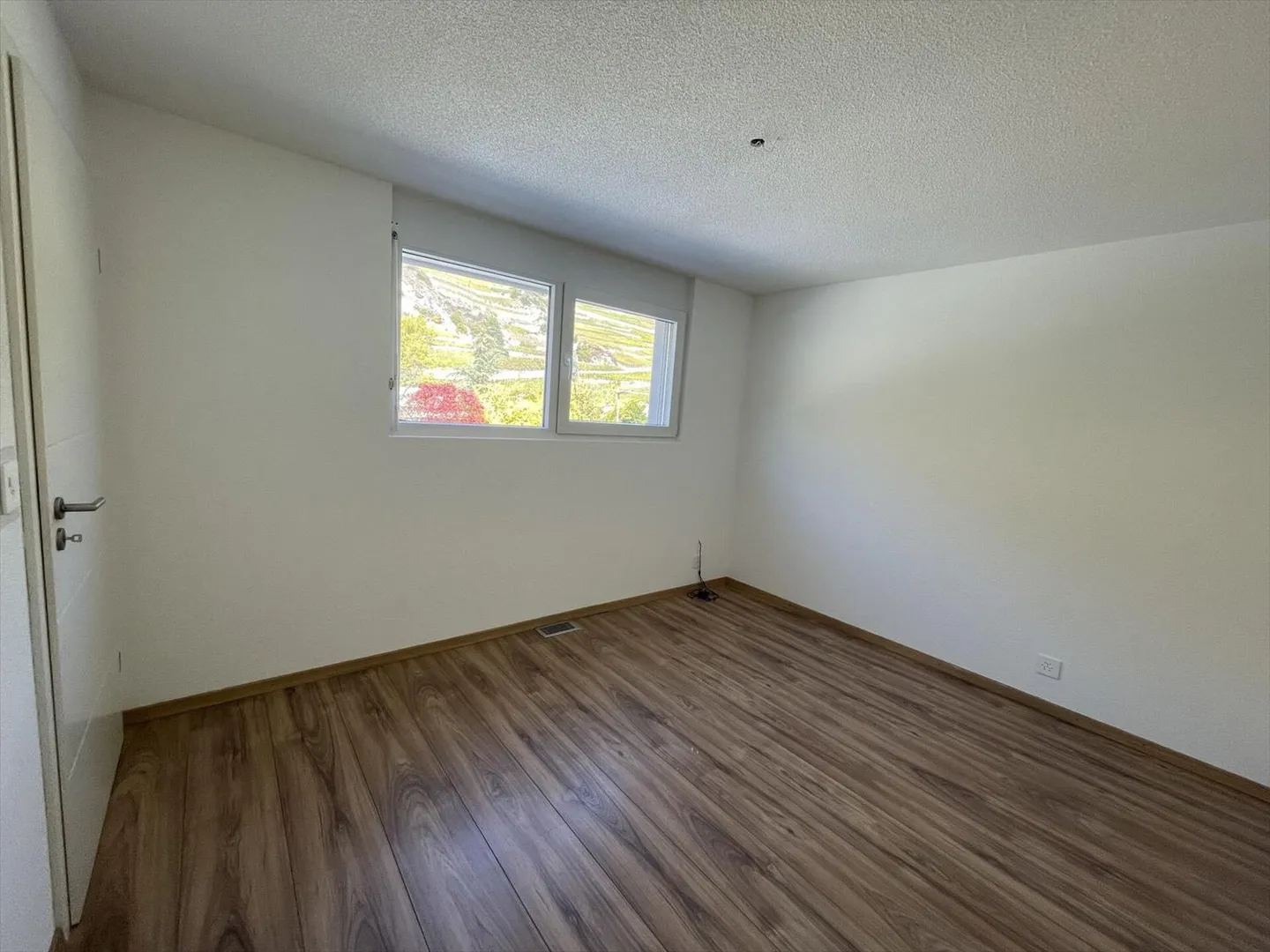 Adjacent Villa with 5 Rooms in Vétroz - Photo 12 of 13