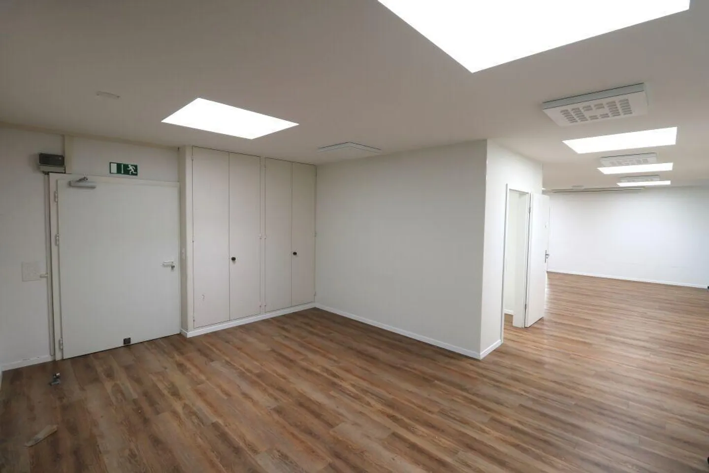 Spazio ufficio moderno in affitto - Foto 2 di 12