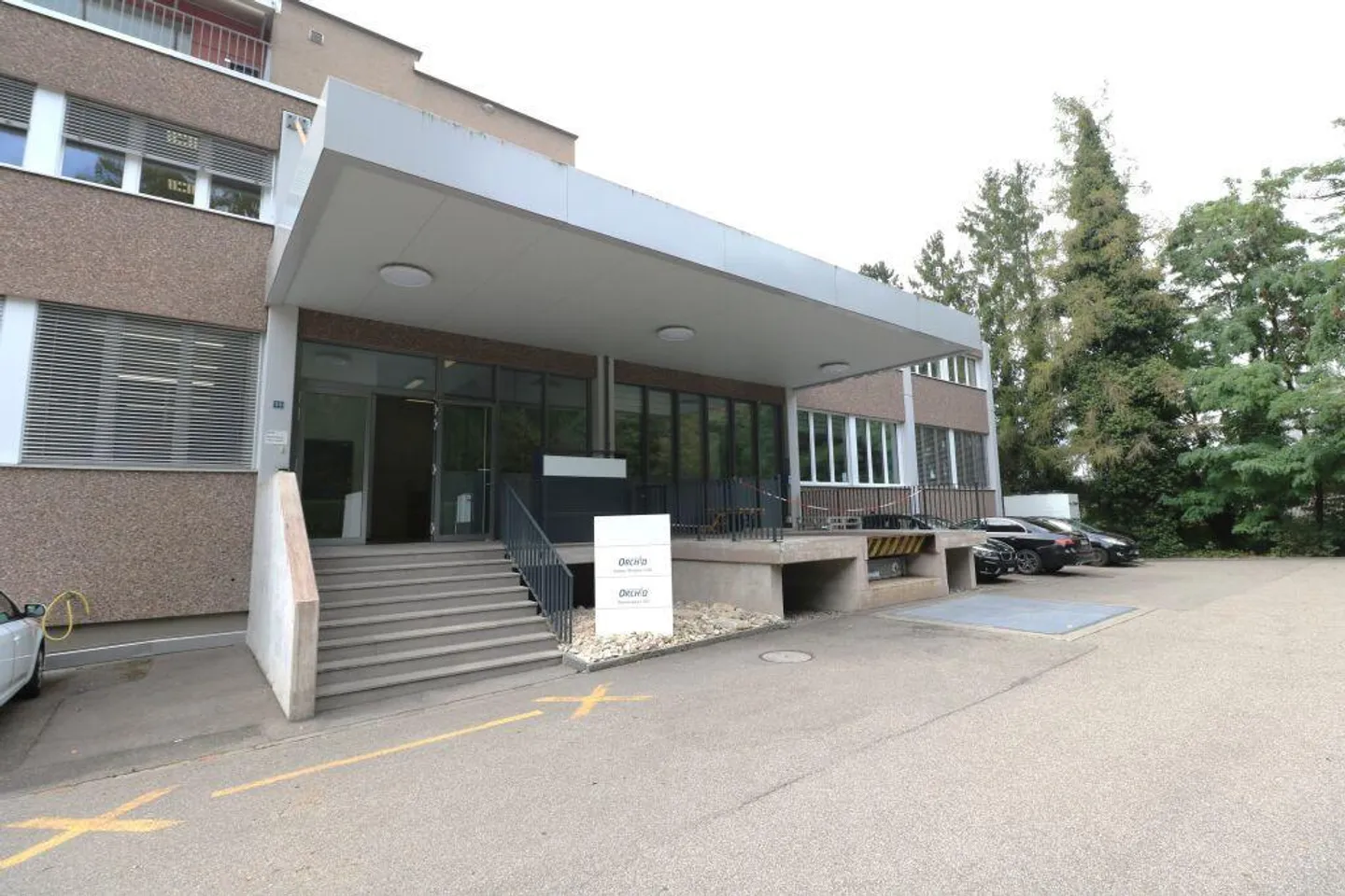 Spazio ufficio moderno in affitto - Foto 1 di 12