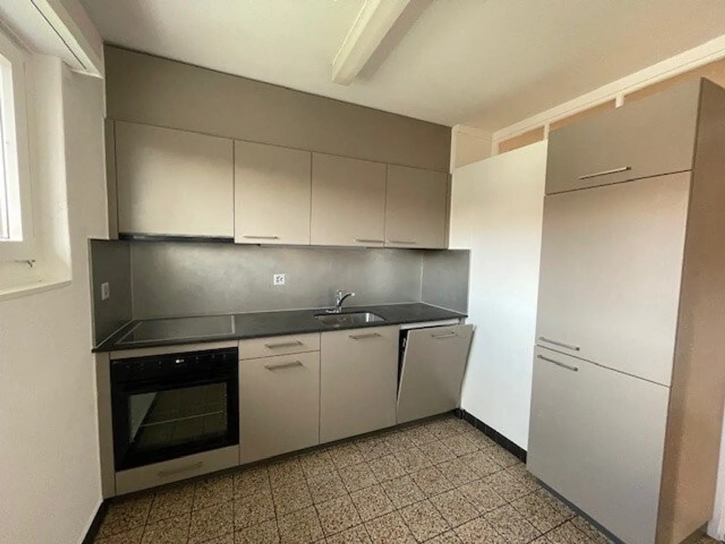 Appartamento al piano terra soleggiato a Frohdörfli Suhr - Foto 2 di 7