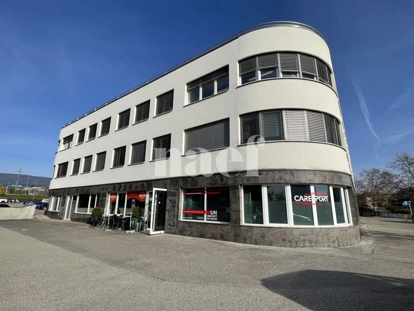 Centro Les Tuillières - Superficie luminosa di circa 283m2 modulabili al 2° piano - Foto 2 di 10