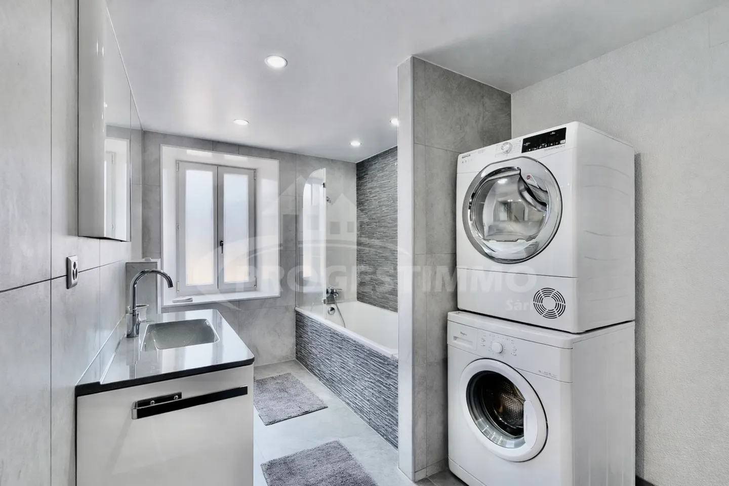 SCHÖNE 3,5-ZIMMER-WOHNUNG VOLLSTÄNDIG RENOVIERT - Foto 6 von 8