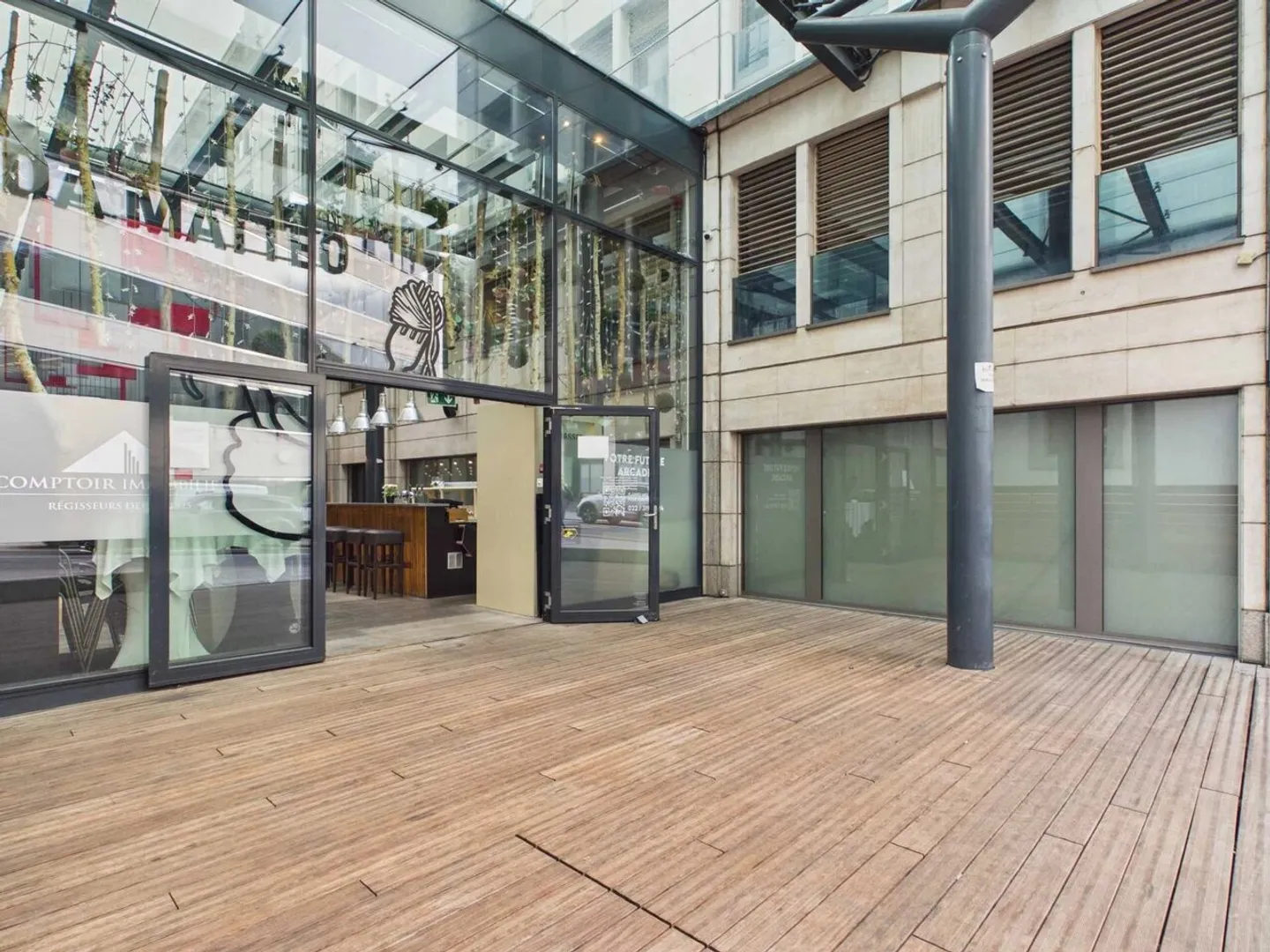 Espace Commercial avec Terrasse - Photo 3 sur 13