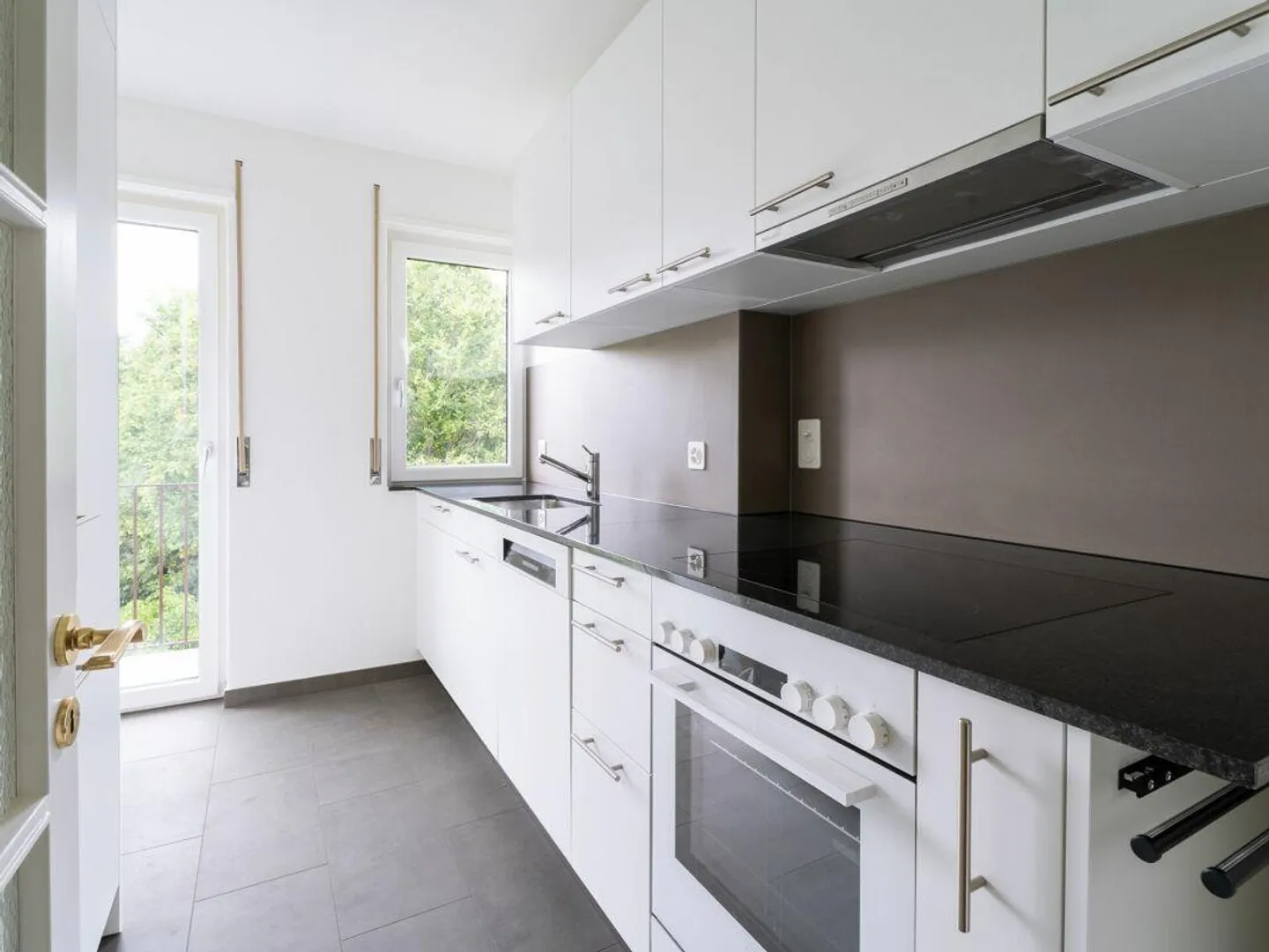 Freshly renovated 4-room apartment in District 6 - Photo 5 of 13