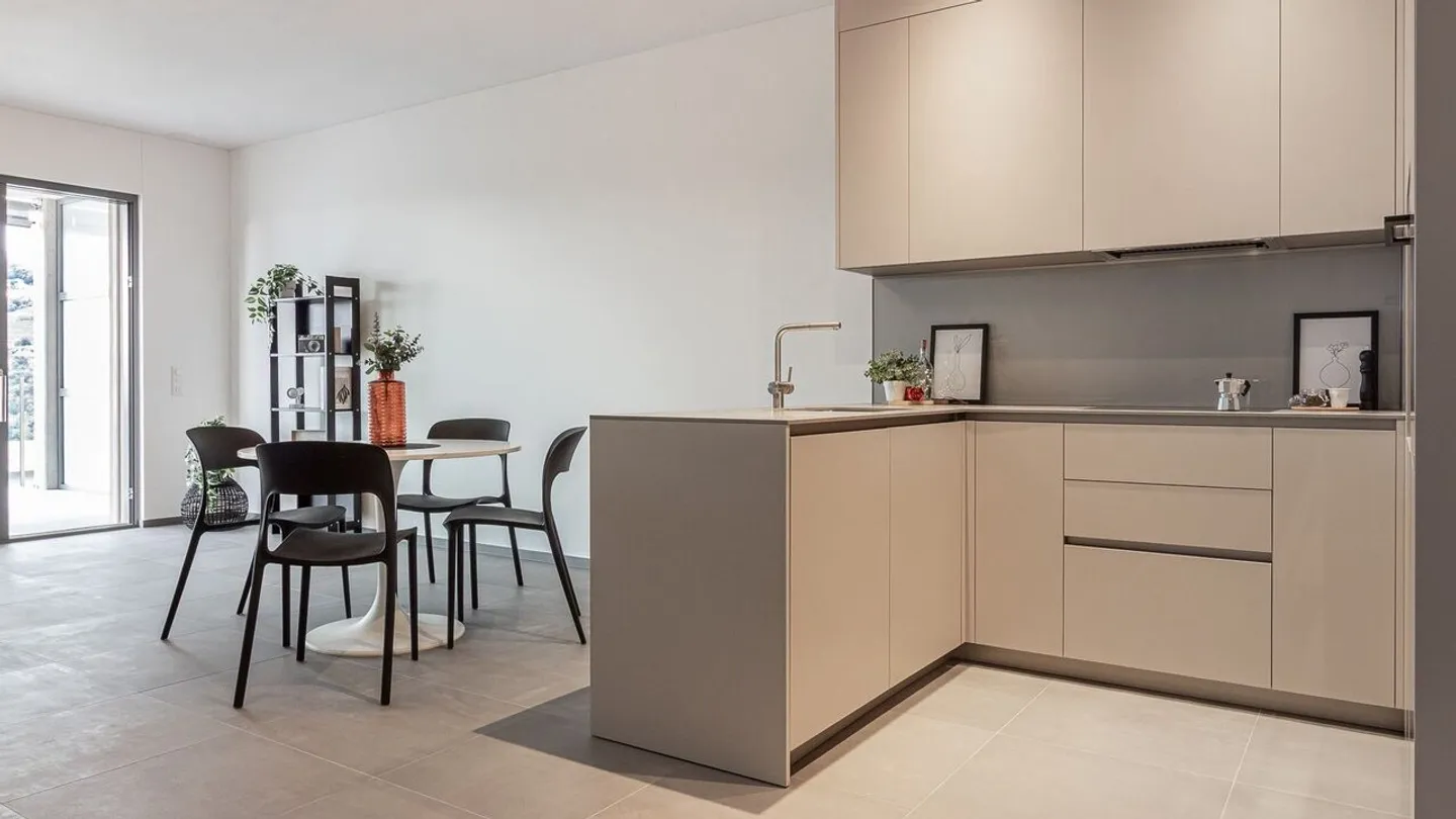 Moderne und ruhige Räume - 3.5 Zimmer in einer exklusiven Residenz am Stadtrand   | Spazi Moderni e Sereni - 3.5 Locali in Residenza Esclusiva ai Confini della Città - Foto 3 von 13