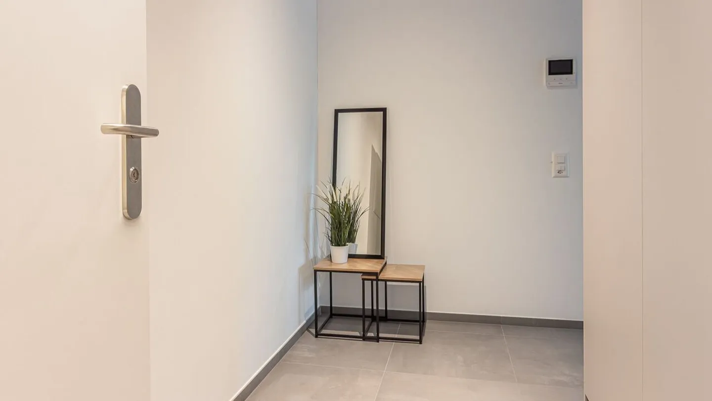 Moderne und ruhige Räume - 3.5 Zimmer in einer exklusiven Residenz am Stadtrand   | Spazi Moderni e Sereni - 3.5 Locali in Residenza Esclusiva ai Confini della Città - Foto 4 von 13