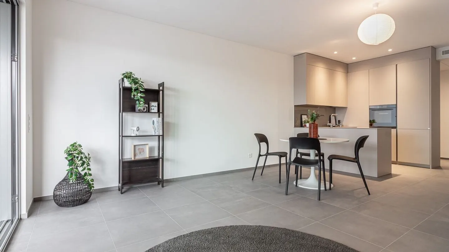 Moderne und ruhige Räume - 3.5 Zimmer in einer exklusiven Residenz am Stadtrand   | Spazi Moderni e Sereni - 3.5 Locali in Residenza Esclusiva ai Confini della Città - Foto 5 von 13