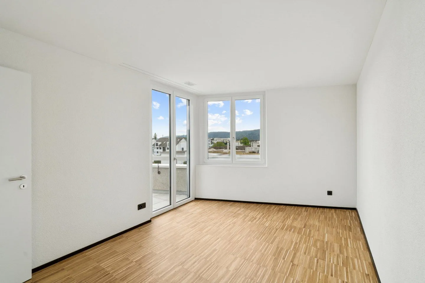 Above the rooftops of Dübendorf - arriving home with a view - Photo 5 of 5