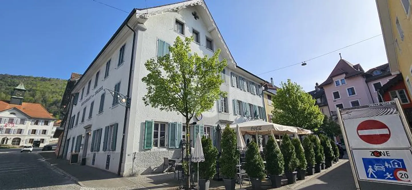 DOWNTOWN 5.7% NET YIELD - Photo 2 of 6