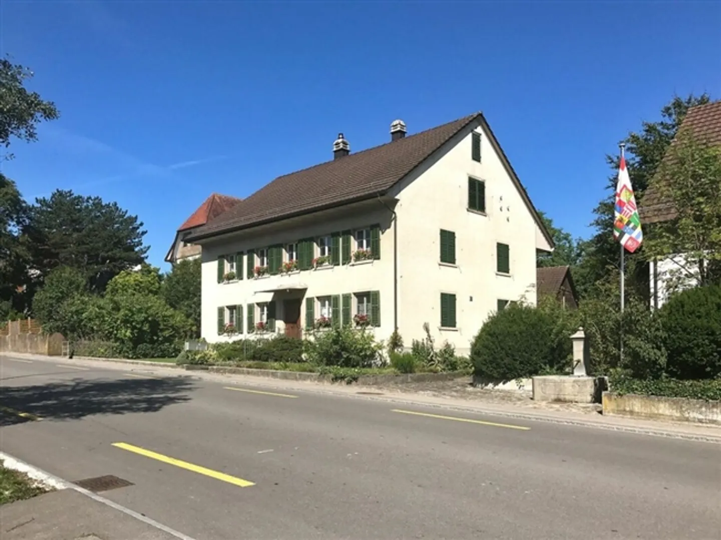 Renovated 6-room apartment with lots of charm and private garden! - Photo 1 of 12