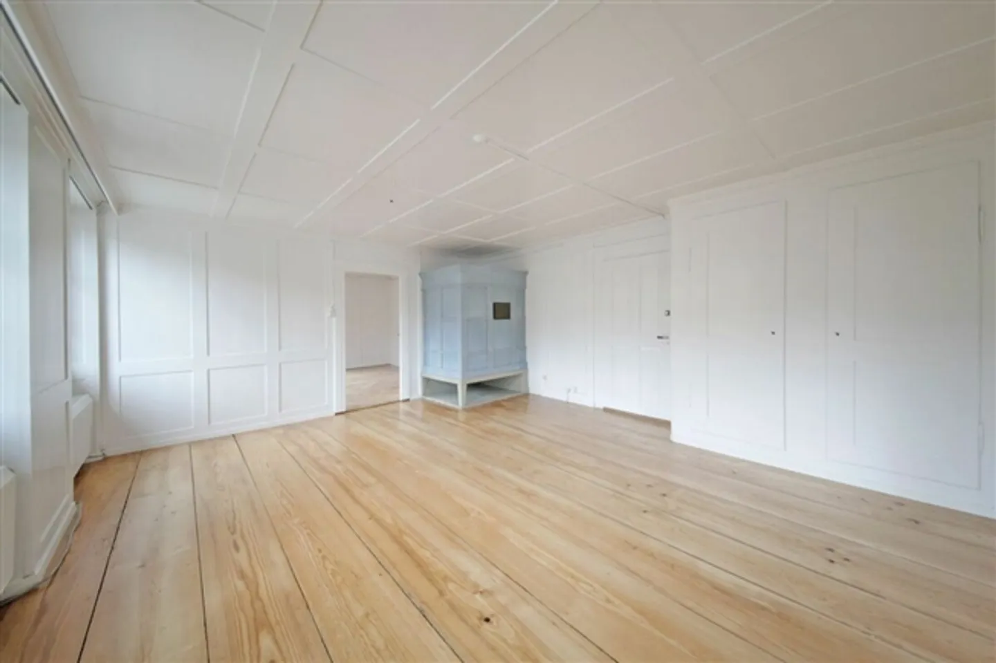 Renovated 6-room apartment with lots of charm and private garden! - Photo 2 of 12