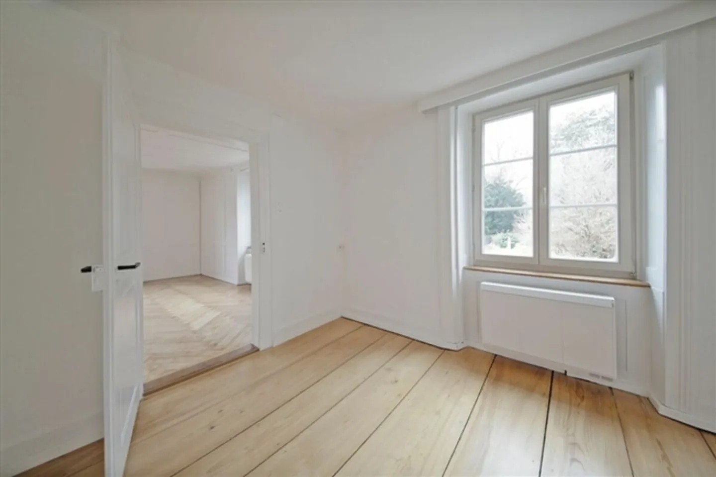 Renovated 6-room apartment with lots of charm and private garden! - Photo 9 of 12