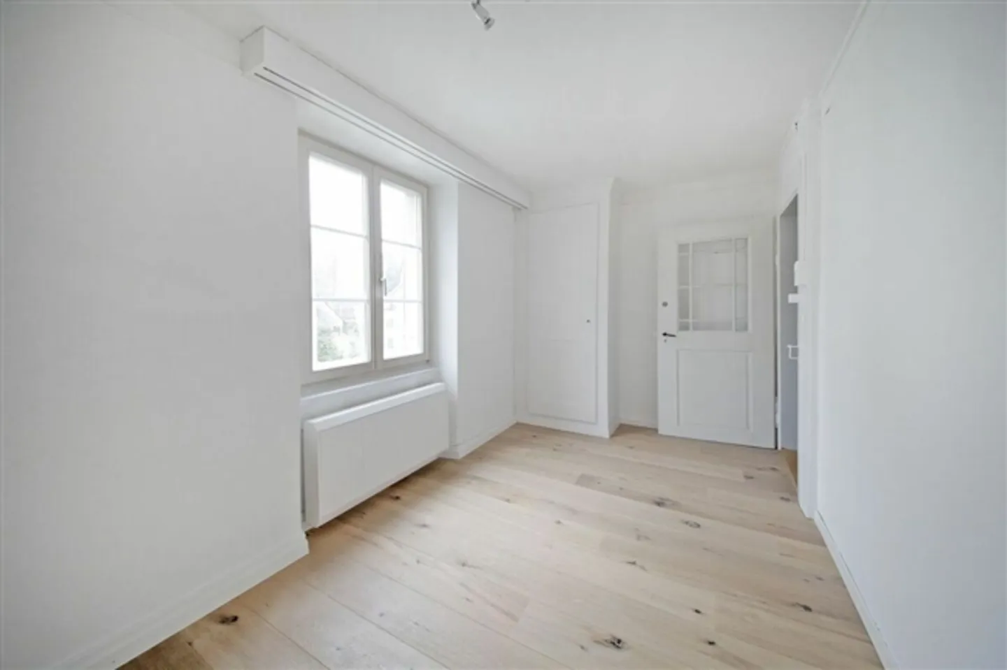 Renovated 6-room apartment with lots of charm and private garden! - Photo 10 of 12