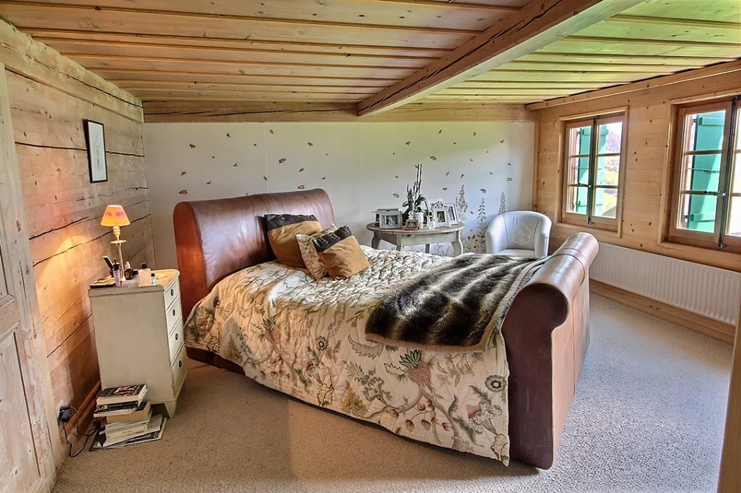 Exceptional property with stunning views of the valley - Photo 7 of 13