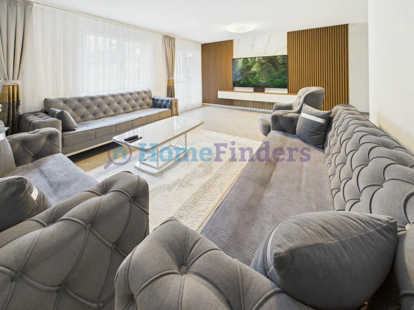 SPAZIOSO ADATTO PER FAMIGLIE - FRESCO E RINNOVATO MODERNAMENTE! - Foto 3 di 11