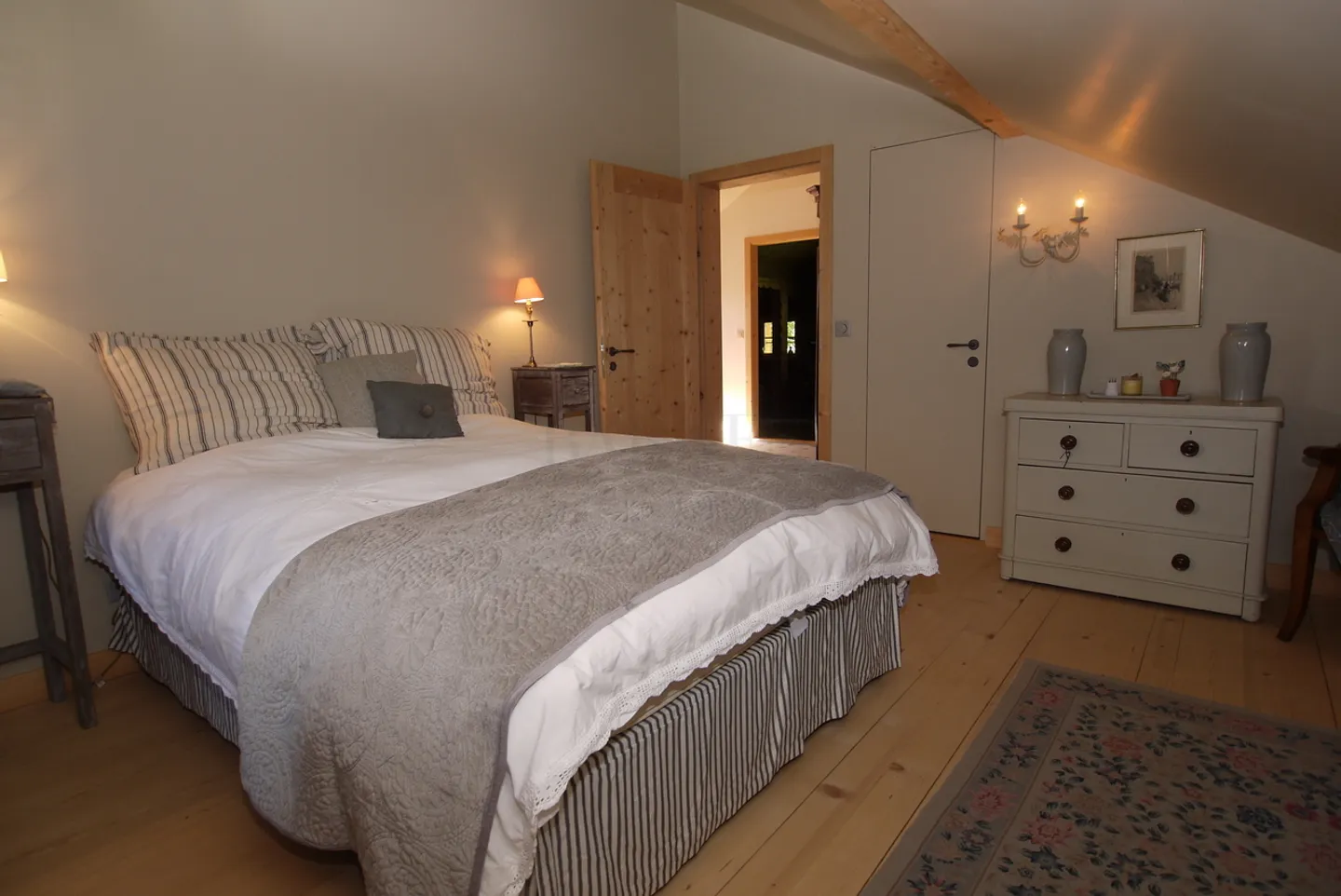 Exceptional property with stunning views of the valley - Photo 8 of 13