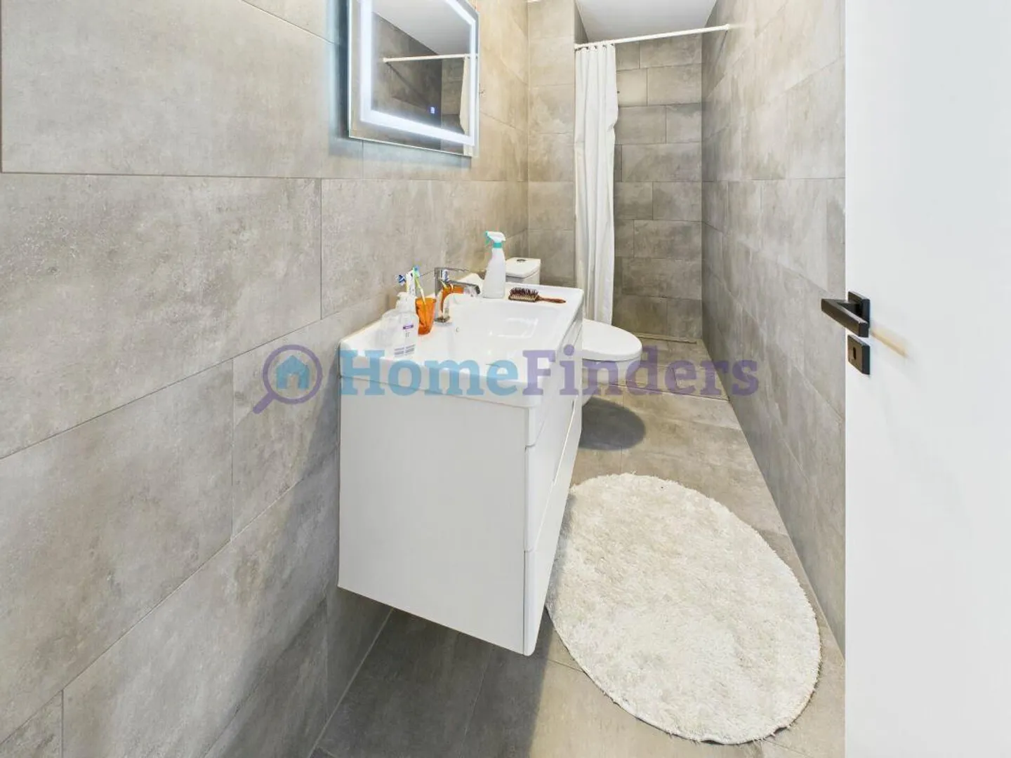 SPAZIOSO ADATTO PER FAMIGLIE - FRESCO E RINNOVATO MODERNAMENTE! - Foto 9 di 11