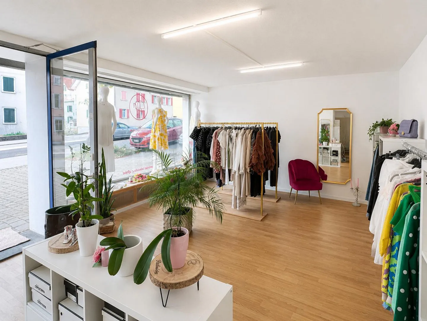 Vielseitige Laden- und Gewerbefläche mit attraktiver Schaufensterfront - Photo 3 of 10
