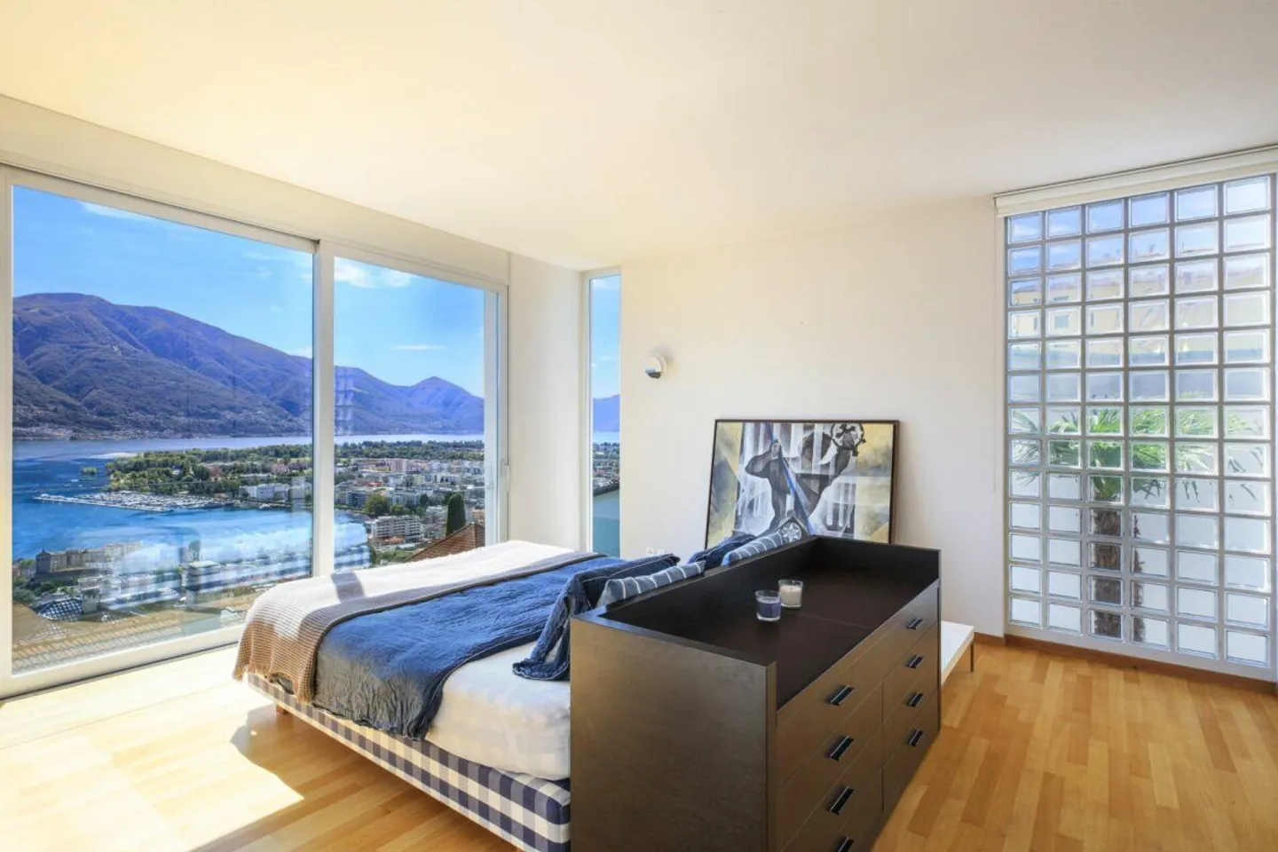 ORSELINA - Villa prestigieuse dans un style design, signée par le célèbre architecte Pisenti - Photo 2 sur 29