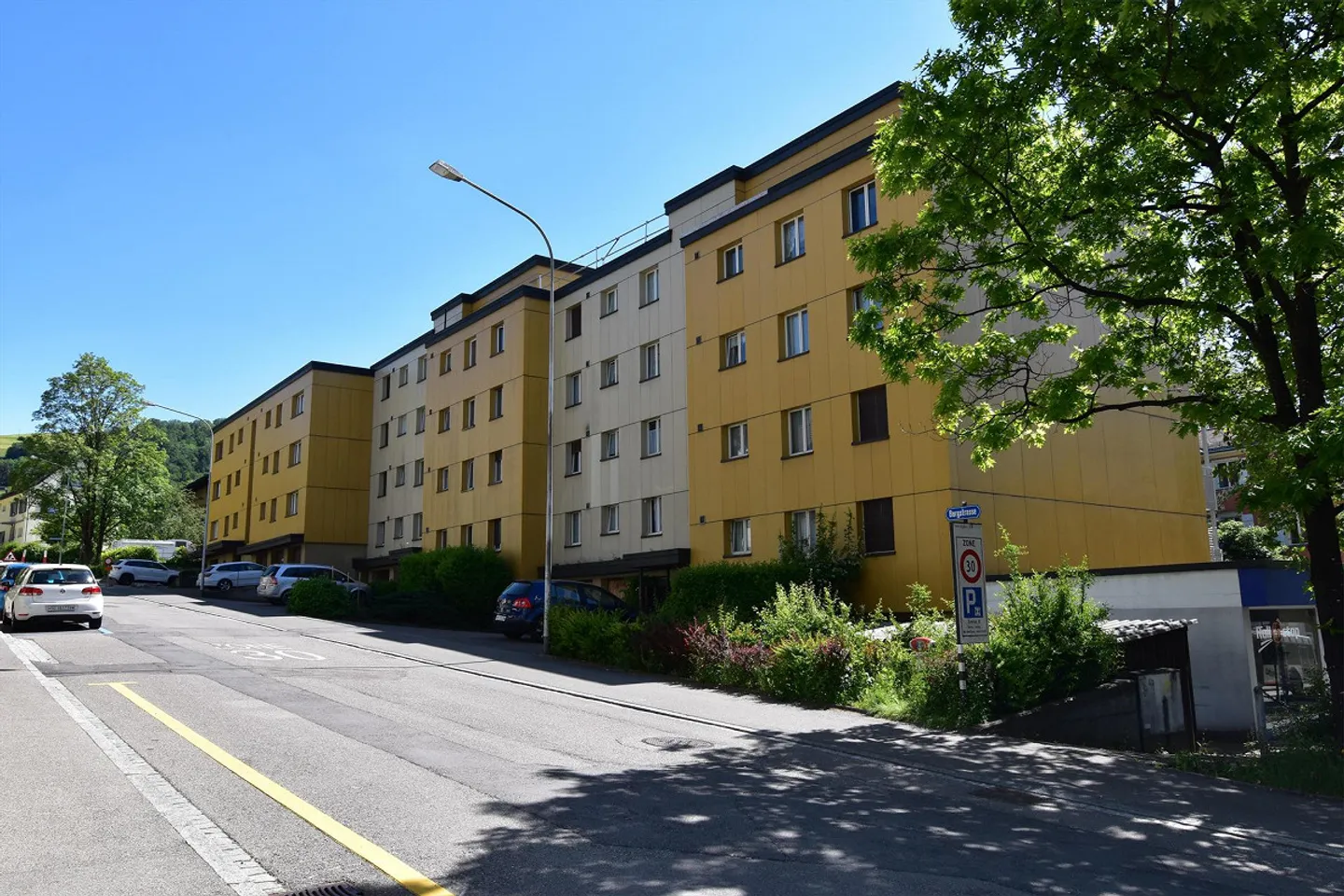 Vielseitige Laden- und Gewerbefläche mit attraktiver Schaufensterfront - Photo 1 of 10