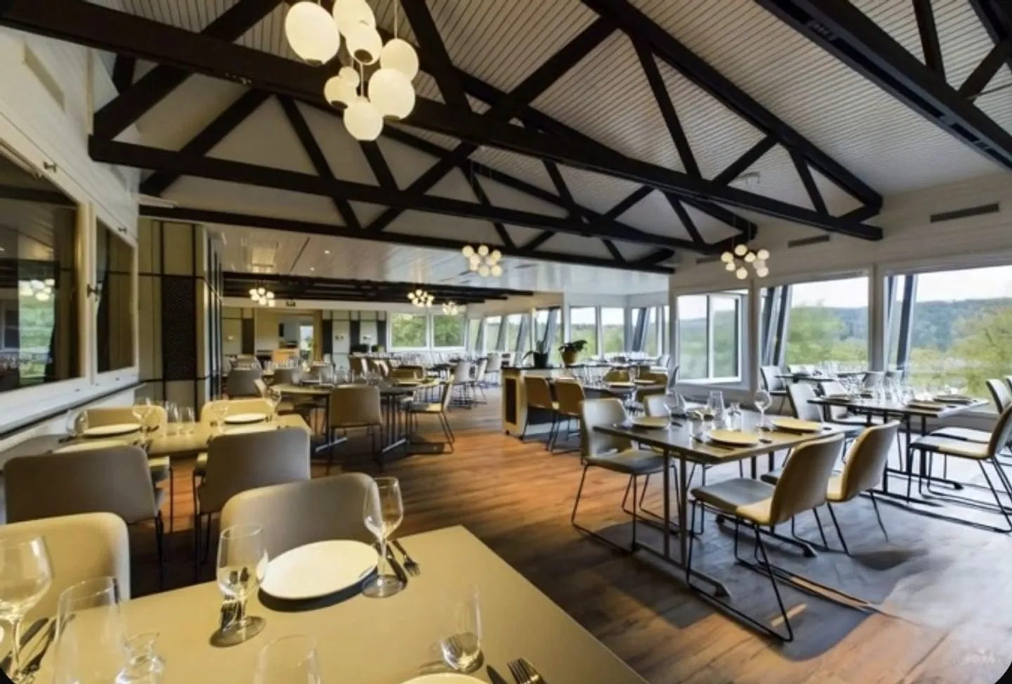 Proprietà gastronomica rappresentativa con sala eventi e terrazza in posizione sul Reno - Foto 5 di 13