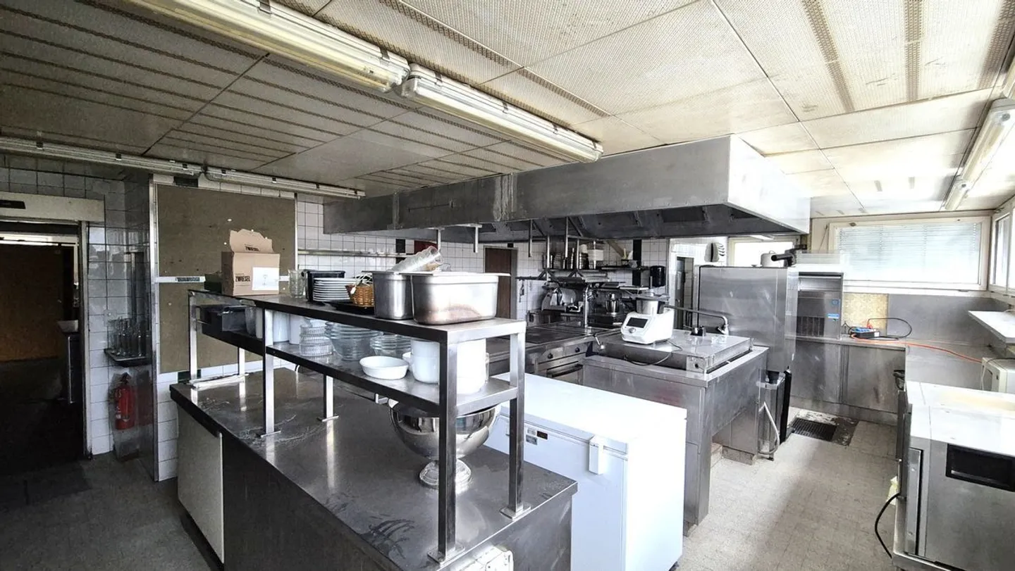 Proprietà gastronomica rappresentativa con sala eventi e terrazza in posizione sul Reno - Foto 7 di 13