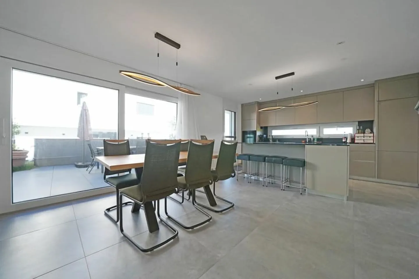 Duplex moderno con vista - Foto 5 di 13