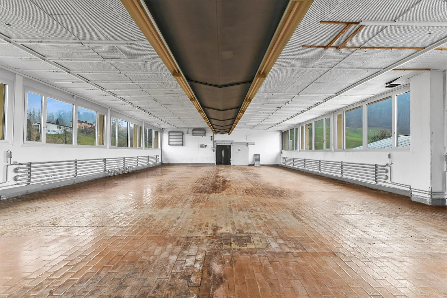 Grosszügige Gewerbehalle im 1. OG zu mieten - Foto 1 von 5