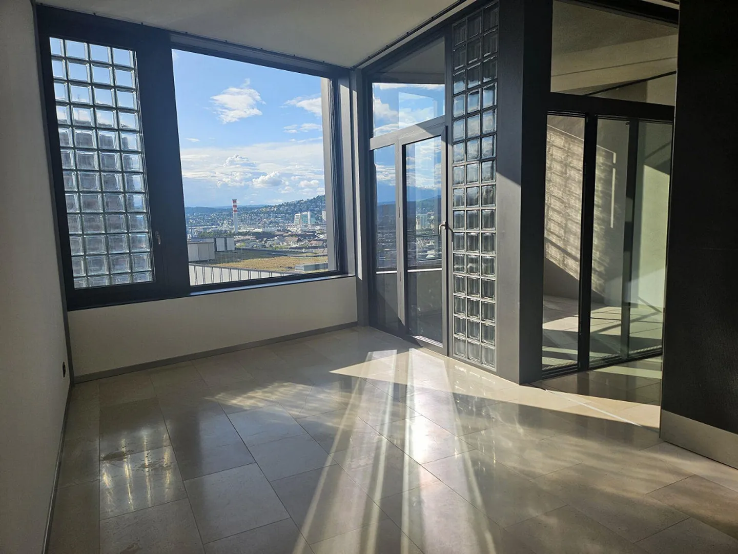 Europaallee / 2.5-room apartment in the center of Zurich - Photo 2 of 6