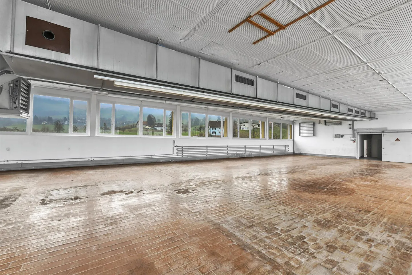 Grosszügige Gewerbehalle im 1. OG zu mieten - Foto 3 von 5