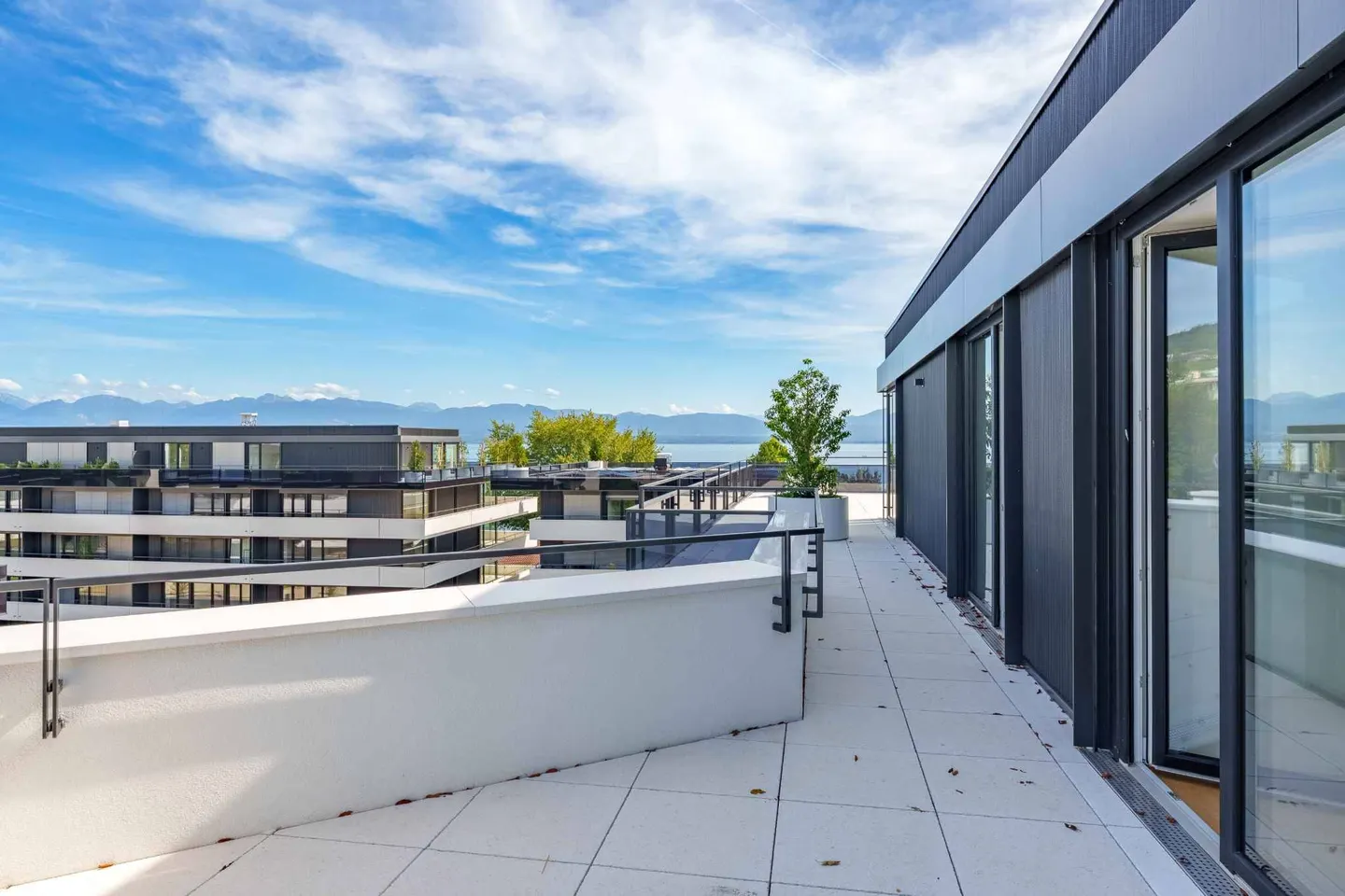 Magnificent new penthouse of 5.5 rooms Exclusive 360 Rooftop - Photo 4 of 13