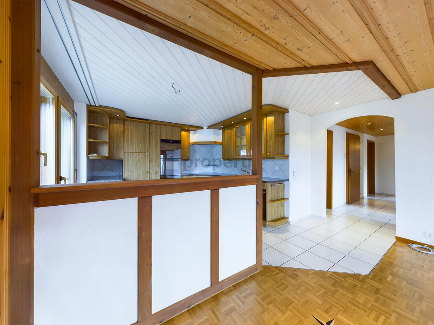 Ampio appartamento di 5,5 stanze con balcone a Sarnen - Foto 2 di 11