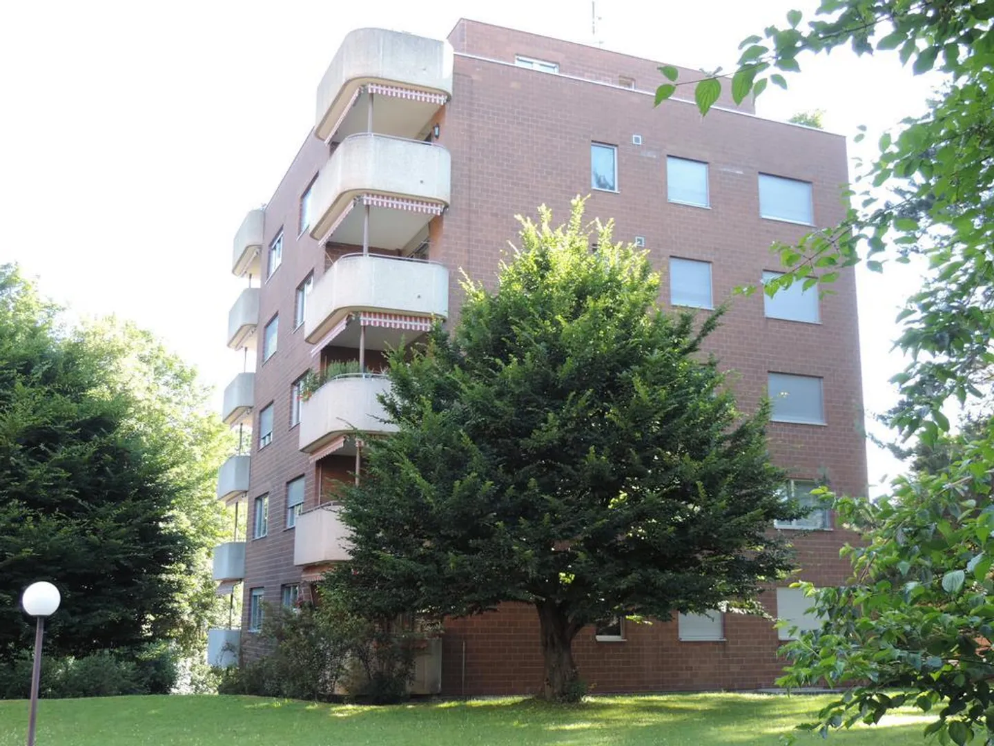 Attraktive 3.5-Zimmerwohnung ruhige Lage in Bottmingen - Foto 1 von 9