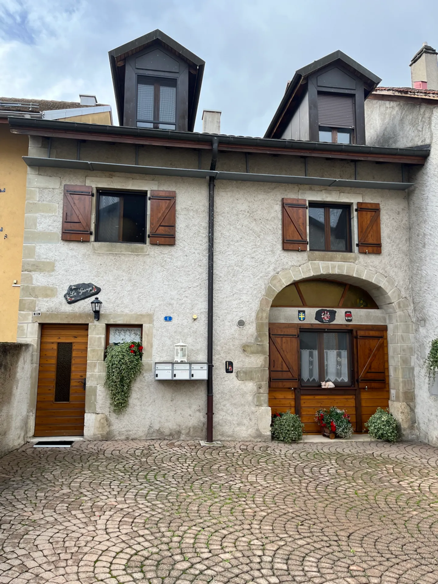 Bel appartement en duplex dans une maison de village à Eysins - Photo 4 sur 4