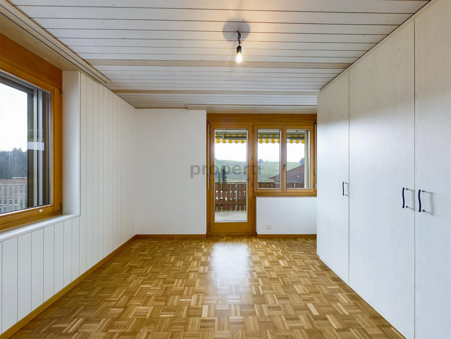 Ampio appartamento di 5,5 stanze con balcone a Sarnen - Foto 5 di 11