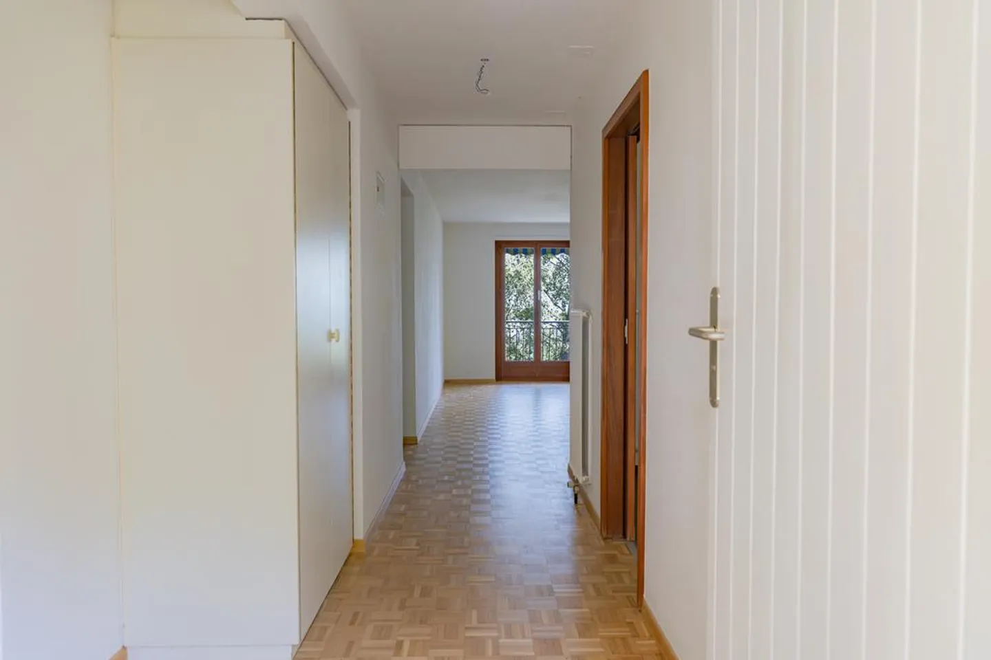 Appartement Charmant avec Vue sur le Lac - Photo 4 sur 12