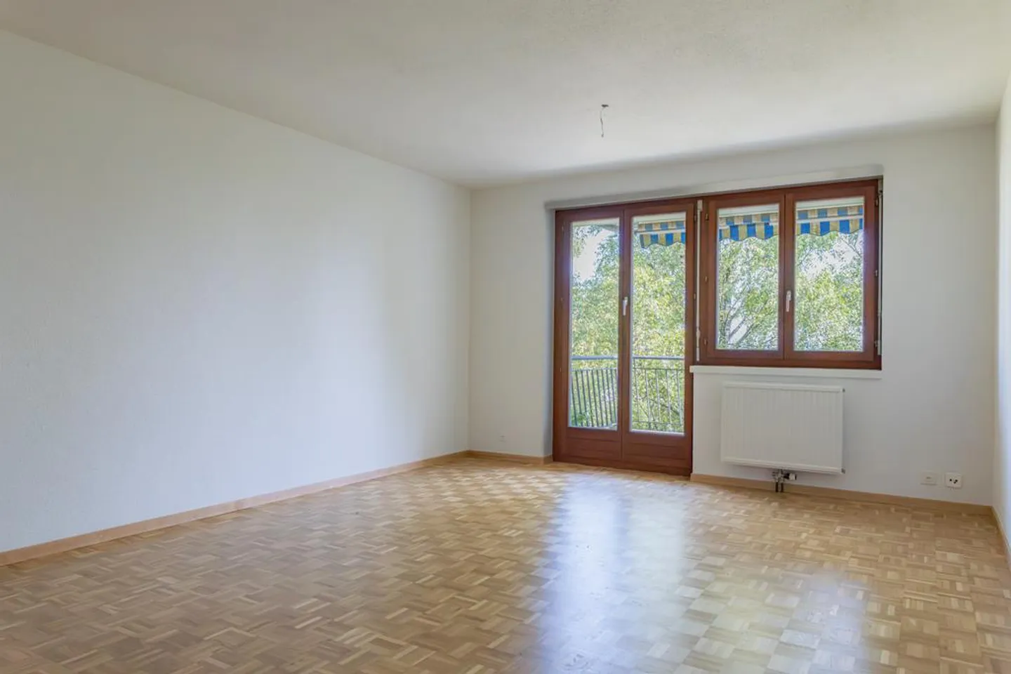 Appartement Charmant avec Vue sur le Lac - Photo 7 sur 12